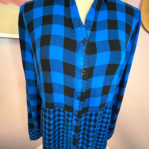 Beautiful black and royal blue soft flannel shirt. Very dressy looking. - Picture 2 of 10